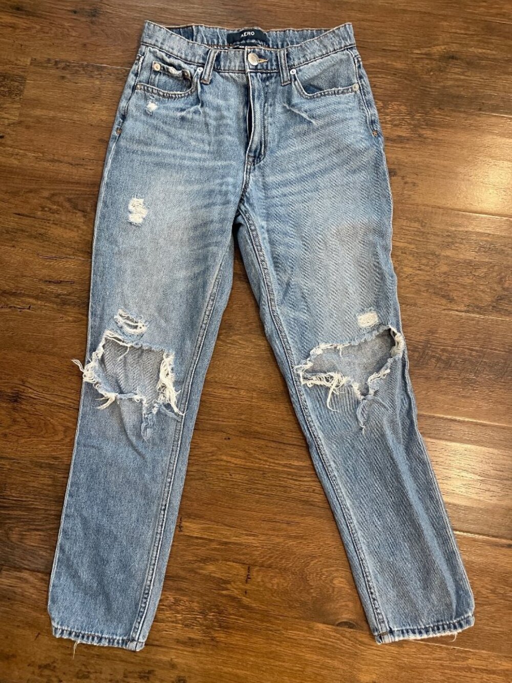 Aero Mom Jean Distressed sz 2